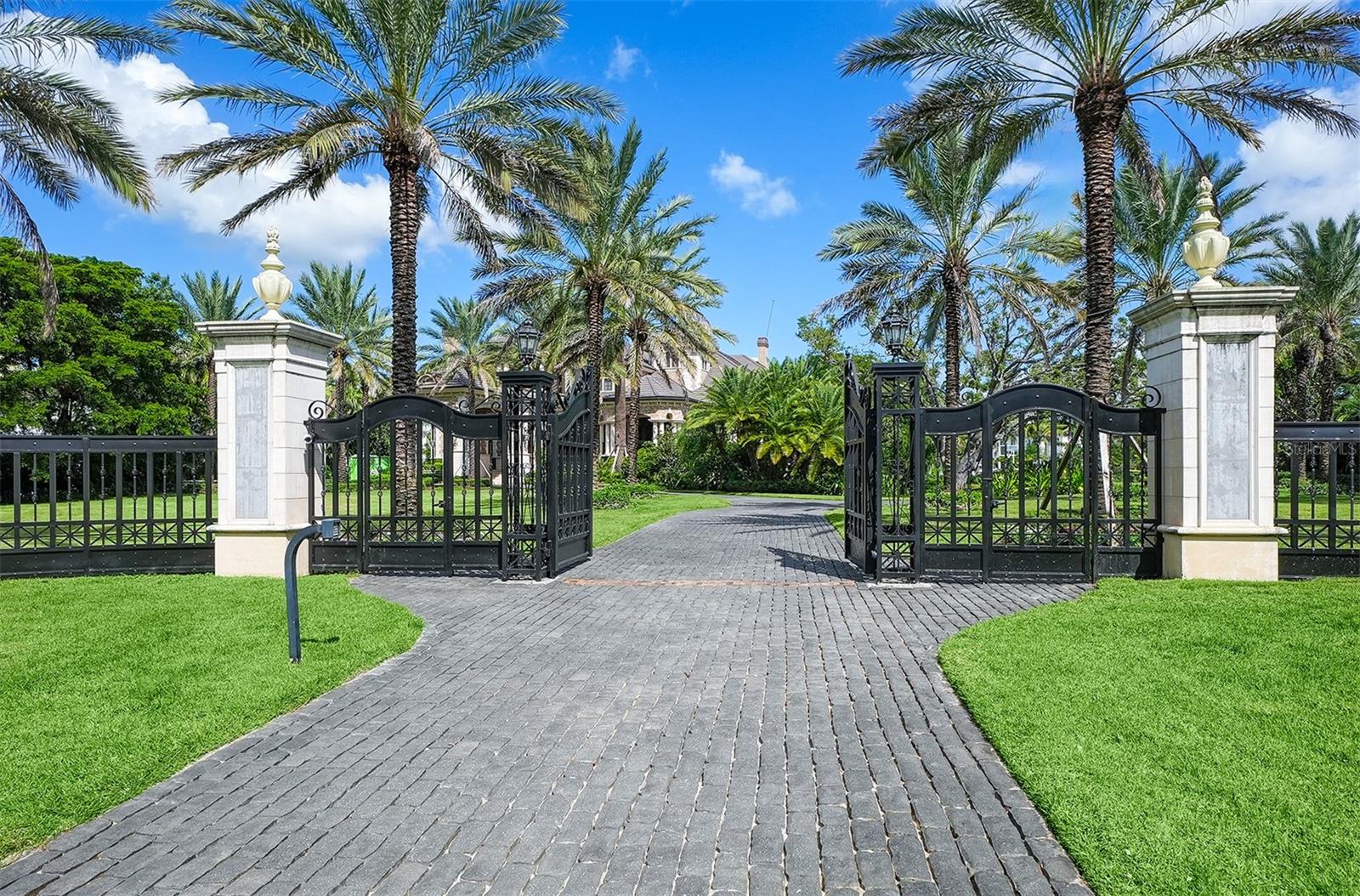 1423 HILLVIEW DRIVE, Sarasota, FL 34239