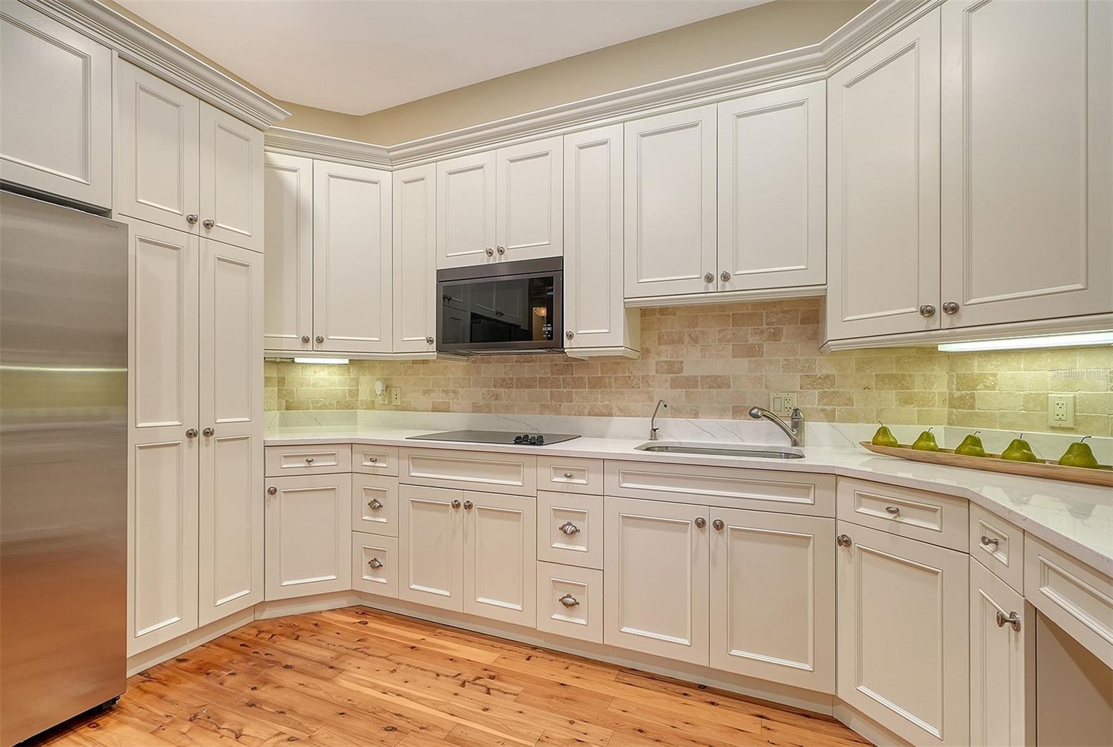 1423 HILLVIEW DRIVE, Sarasota, FL 34239