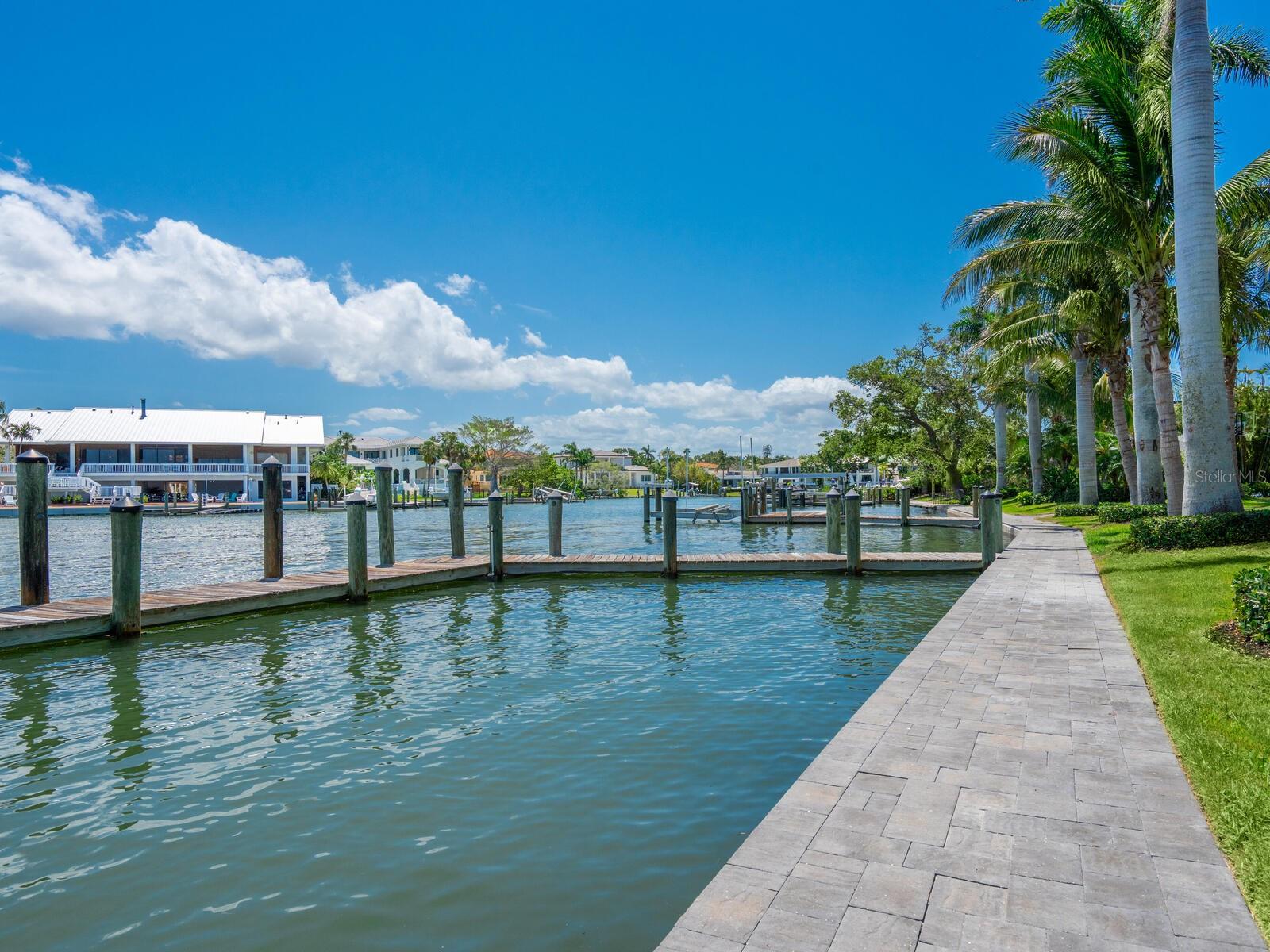1423 HILLVIEW DRIVE, Sarasota, FL 34239