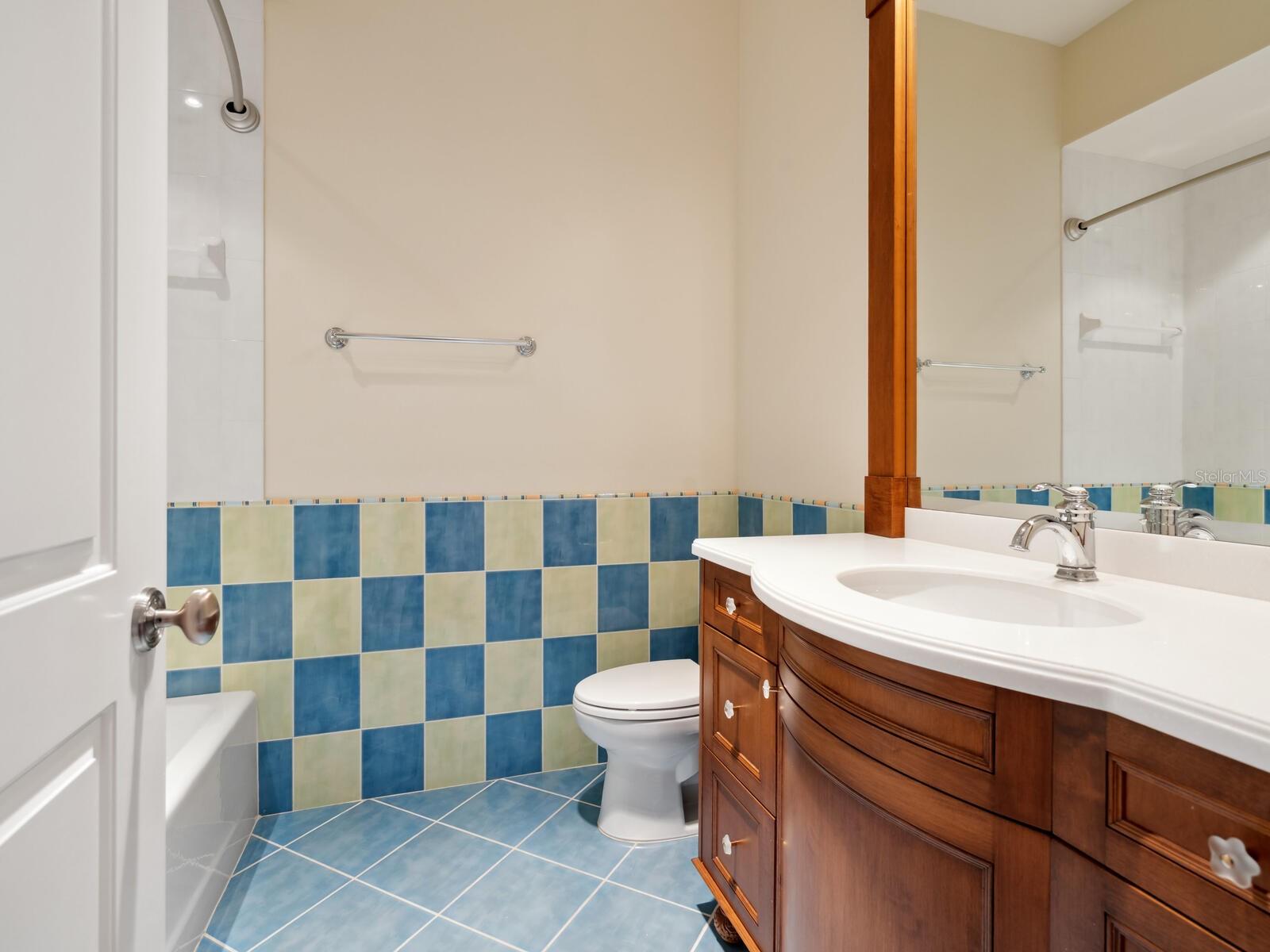 1423 HILLVIEW DRIVE, Sarasota, FL 34239
