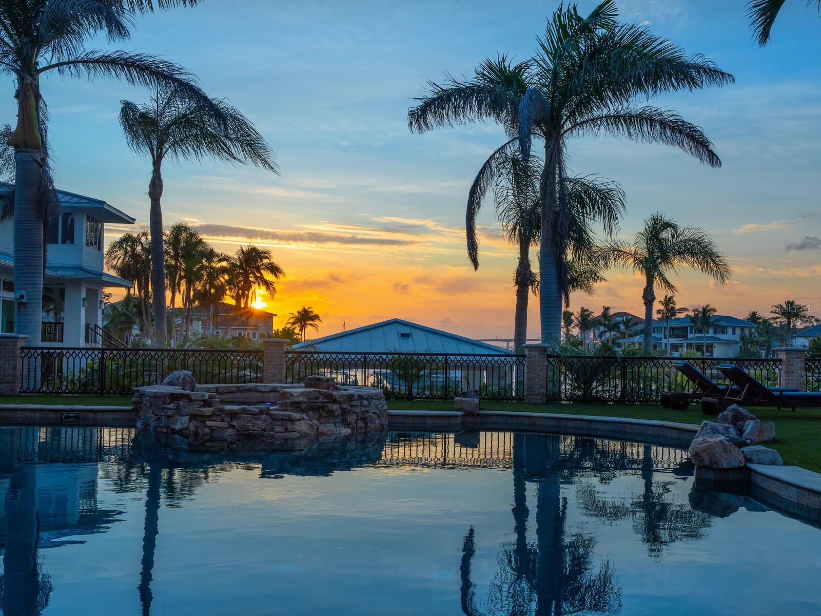 1423 HILLVIEW DRIVE, Sarasota, FL 34239 1423 HILLVIEW DRIVE, Sarasota, FL 34239