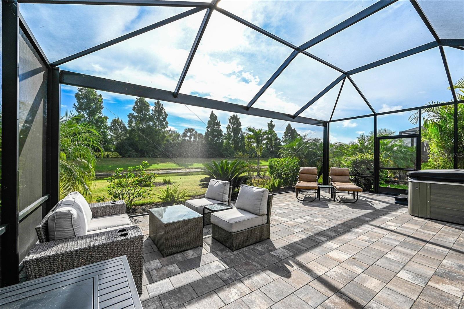 Lanie facing southwest, panaorama screen, spa