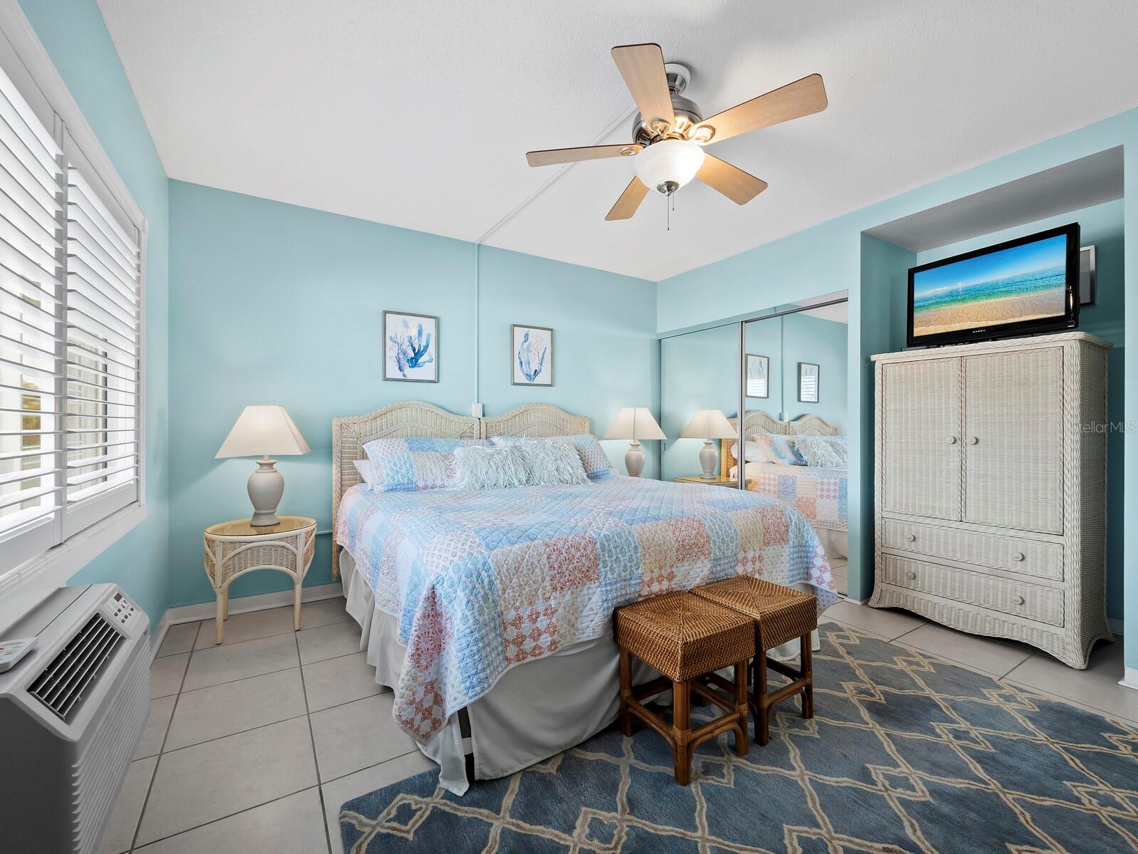 475 BENJAMIN FRANKLIN DRIVE, #215, Sarasota, FL 34236