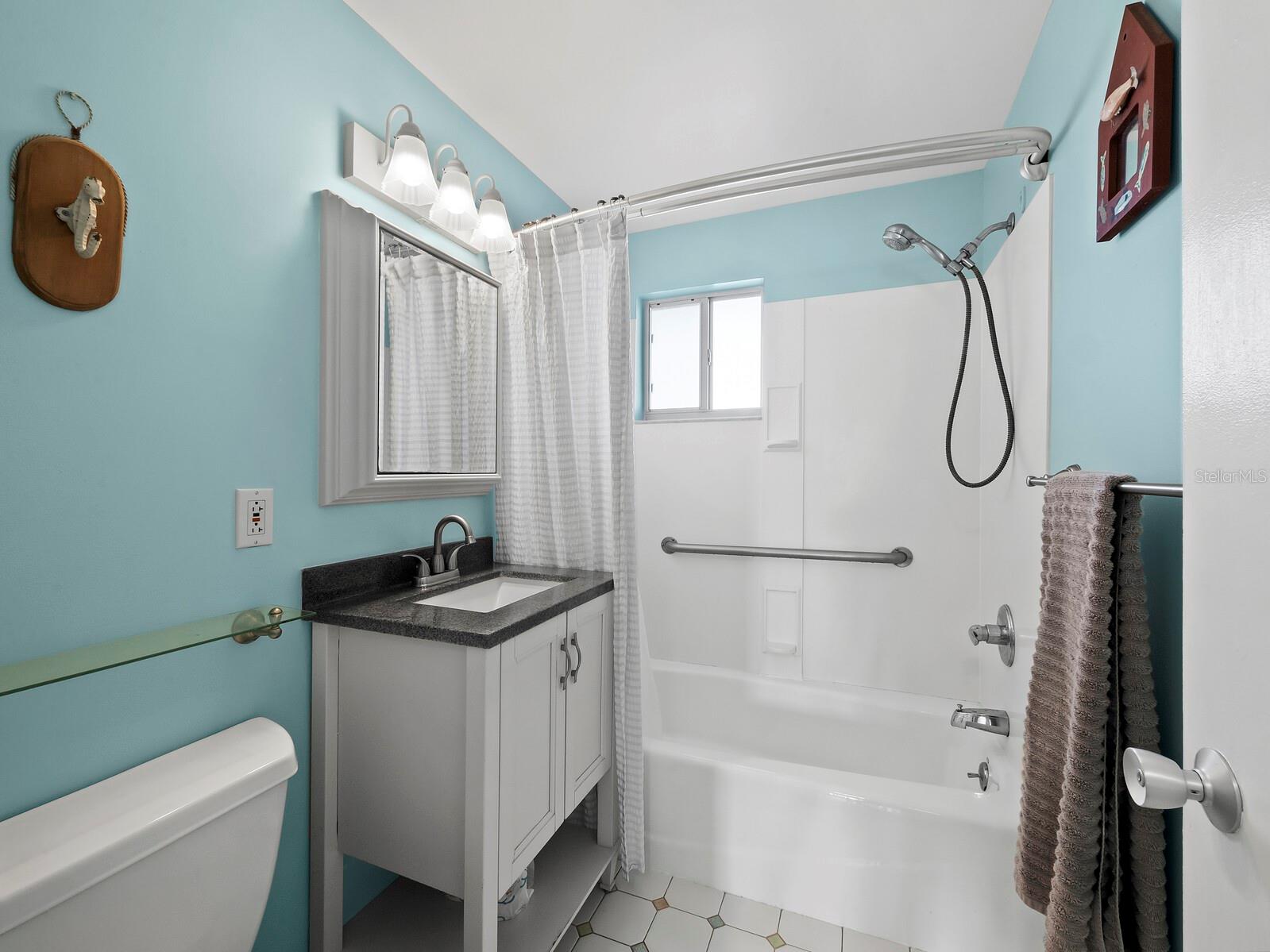 475 BENJAMIN FRANKLIN DRIVE, #215, Sarasota, FL 34236