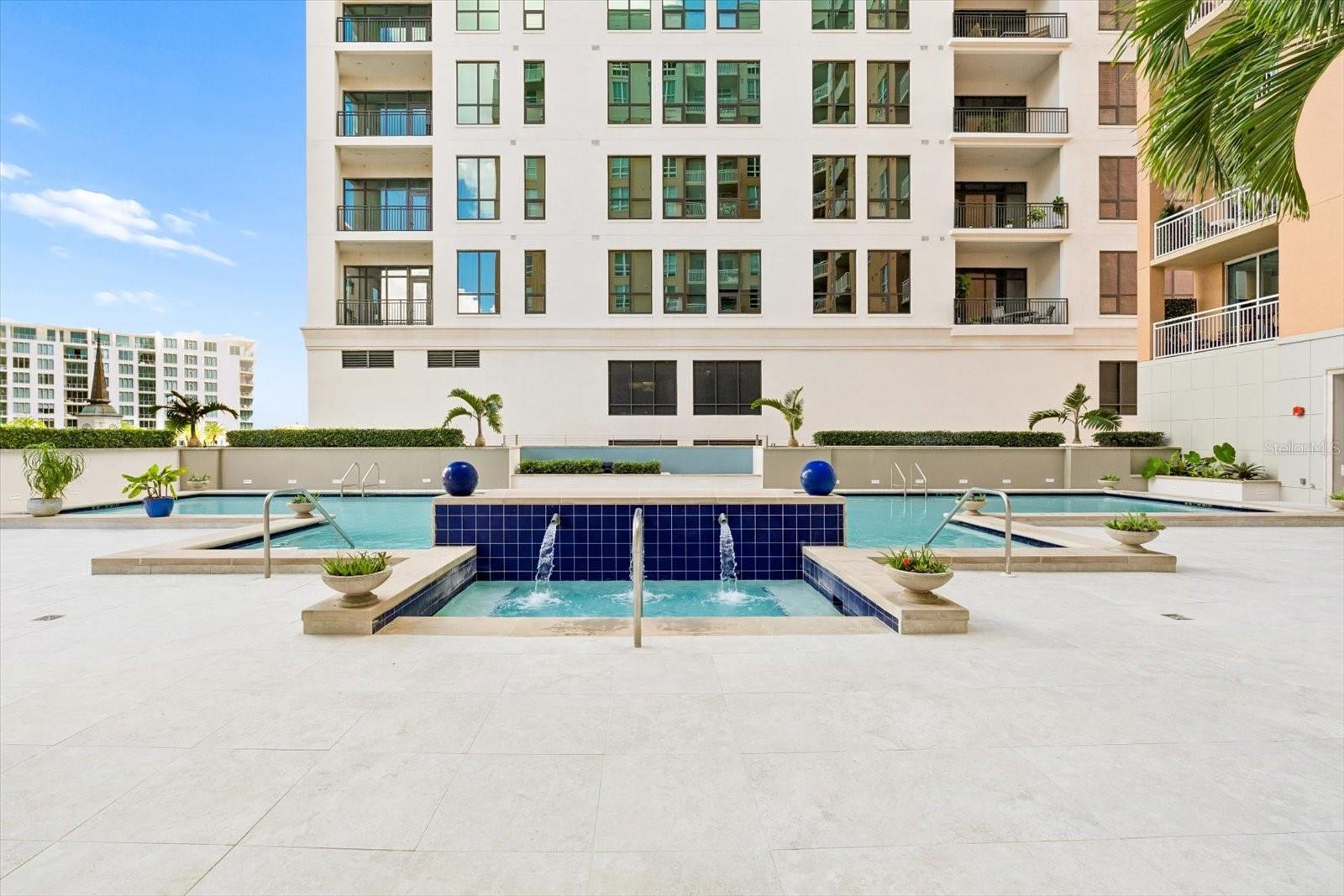 Heated pool & spa with newly finished pool deck
