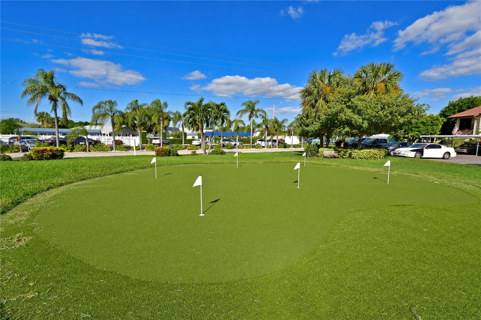 Mt Vernon clubhouse chipping and putting green