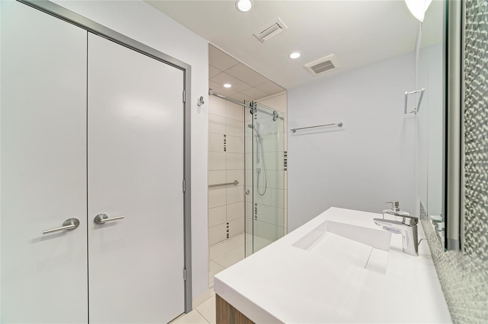 Primary en suite with large closet