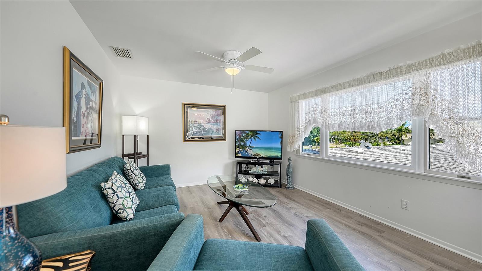 Living room Apt B