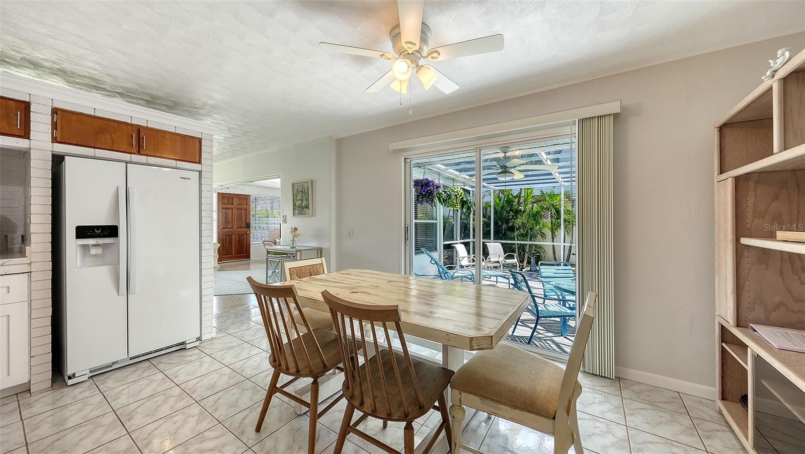 Dine in kitchen Apt A