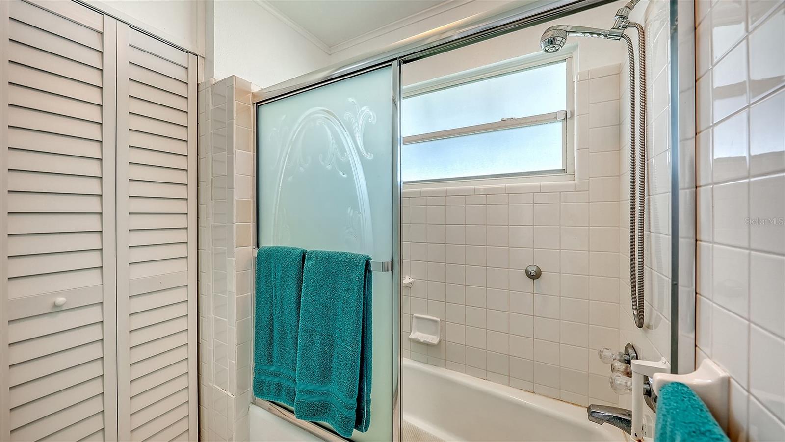 Shower room Apt A
