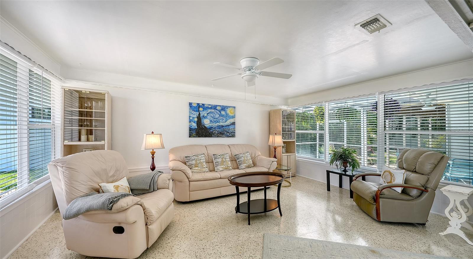 Florida room Apt A