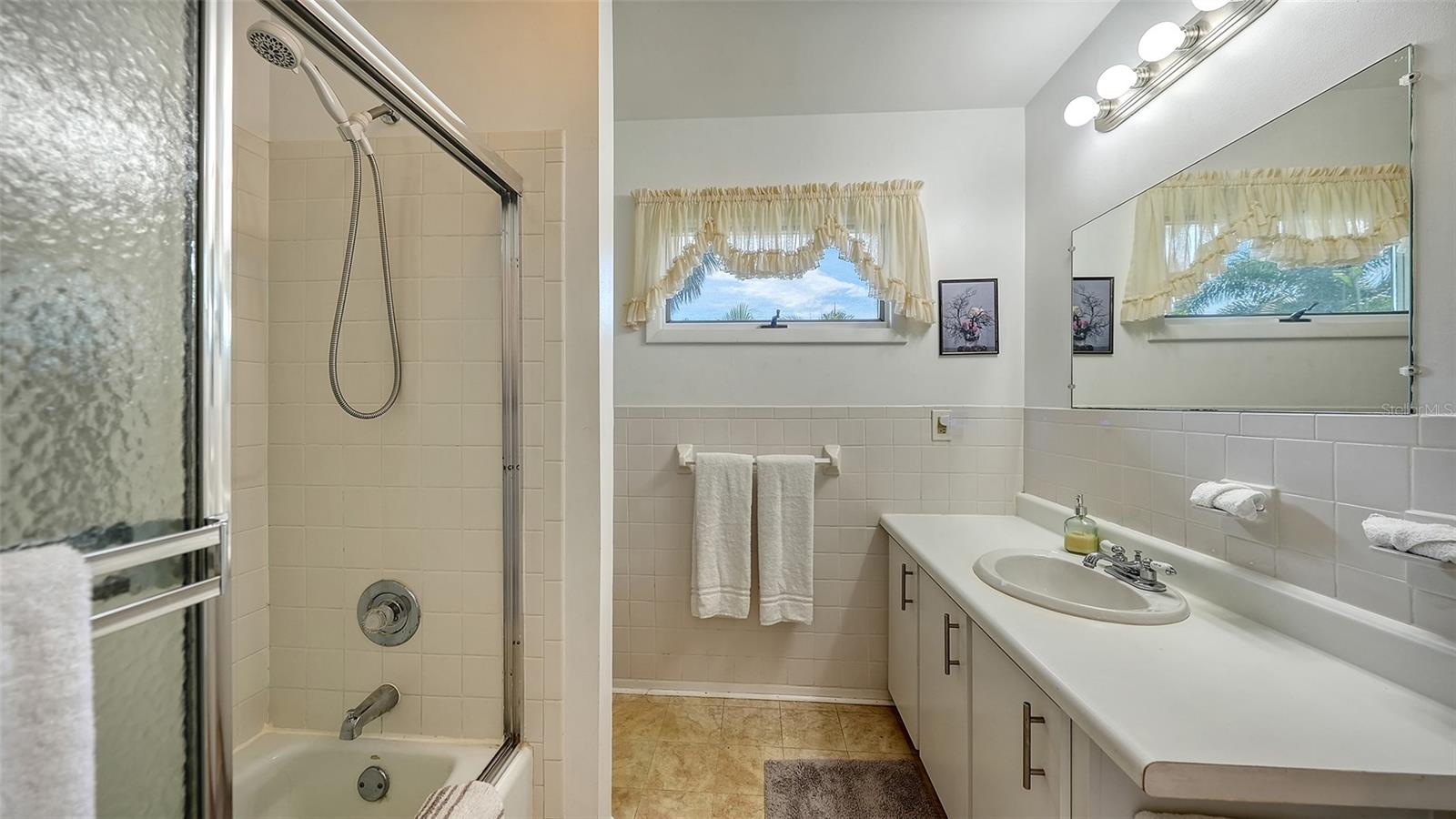 Bathroom Apt B