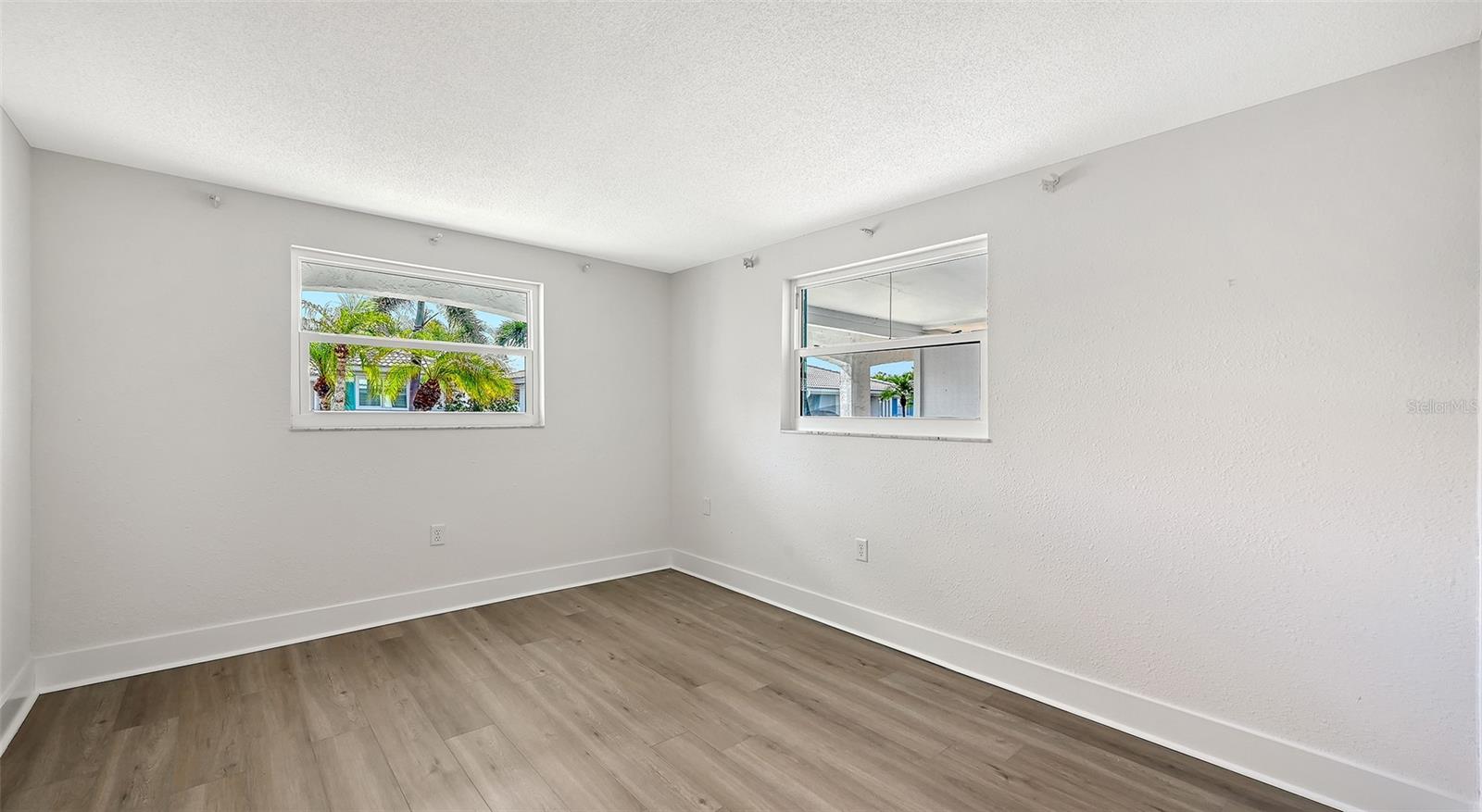 Guest bedroom (bedroom two).