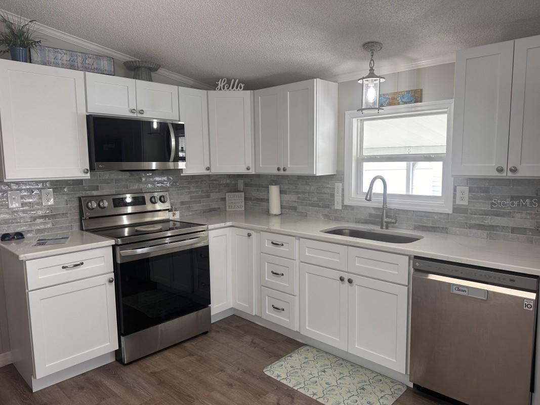 122 W SAINT ANNES CIRCLE, Apollo Beach, FL 33572