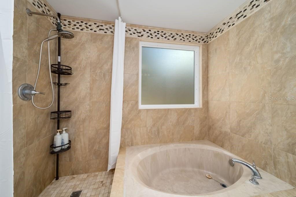 Primary bathroom - 1st floor
