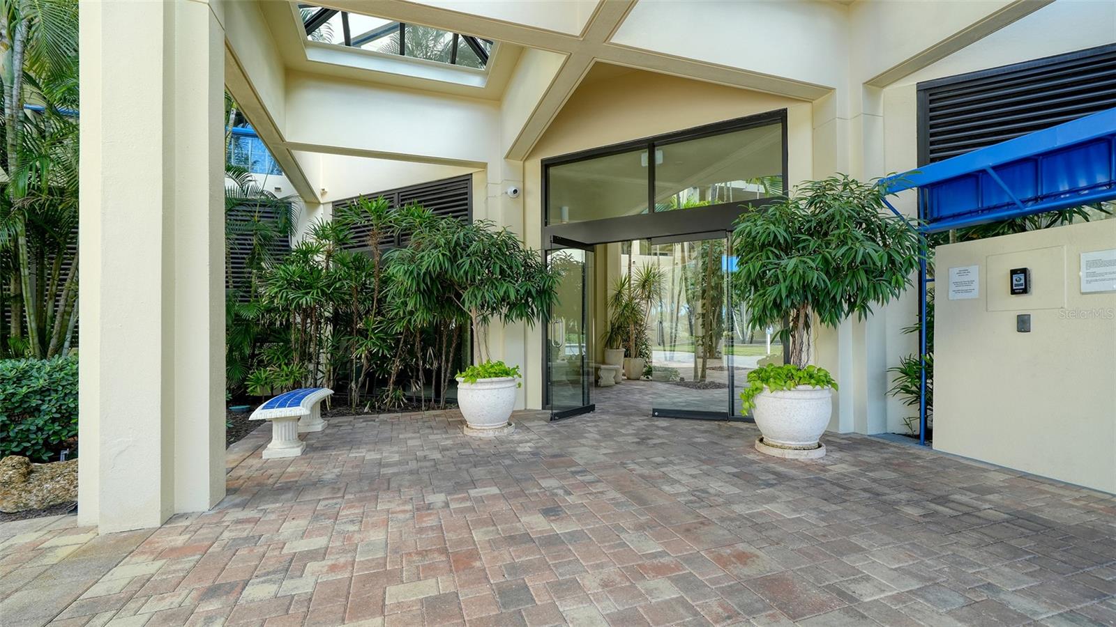 Double glass door entry Double glass door entry