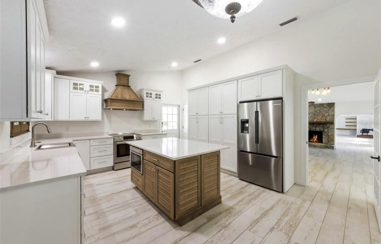 3705 65TH STREET E, Bradenton, FL 34208