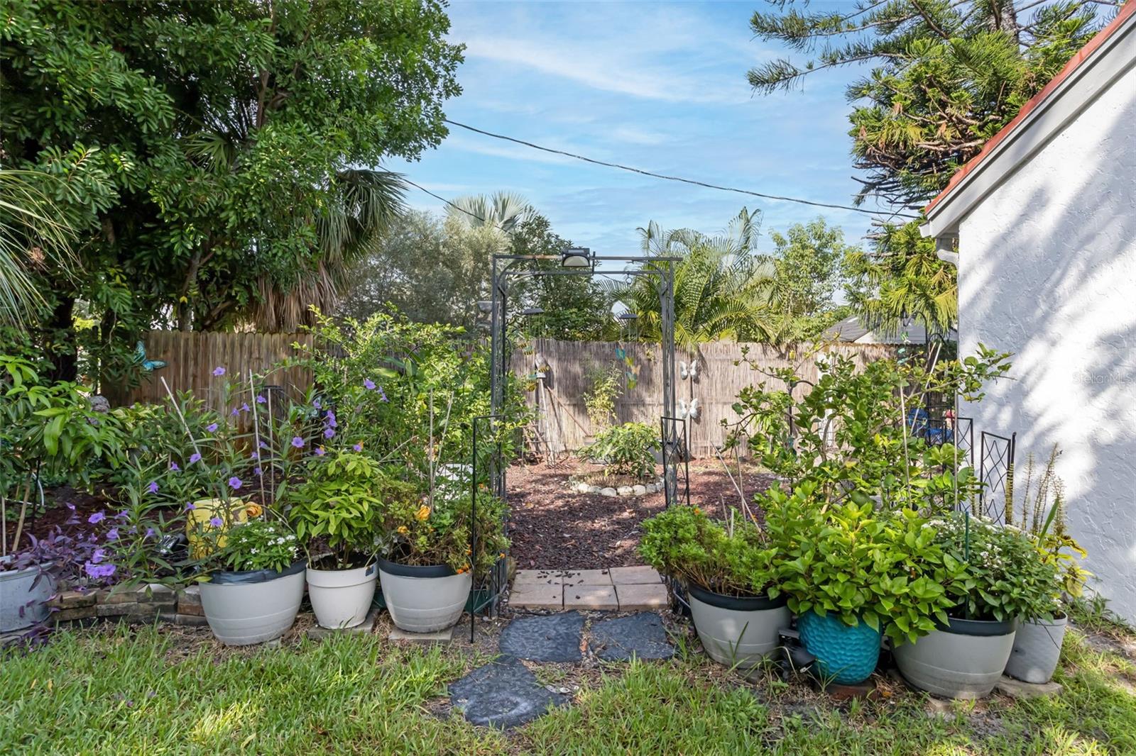 7236 LAS CASAS DR, Sarasota, FL 34243