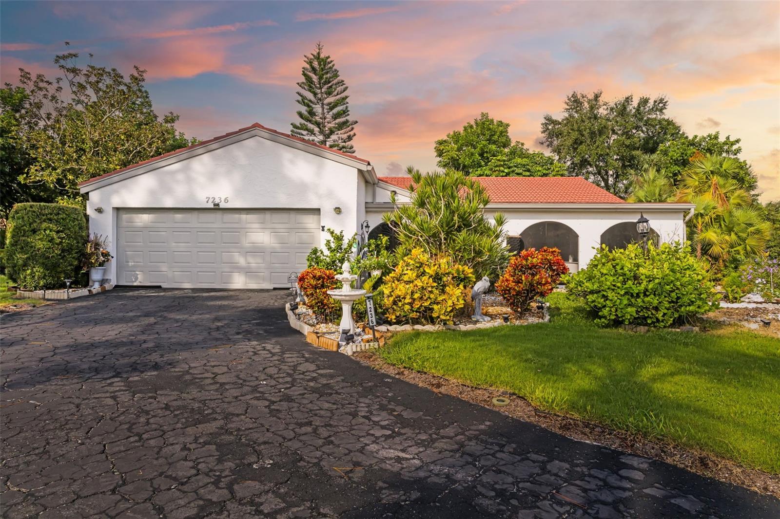 7236 LAS CASAS DR, Sarasota, FL 34243 7236 LAS CASAS DR, Sarasota, FL 34243