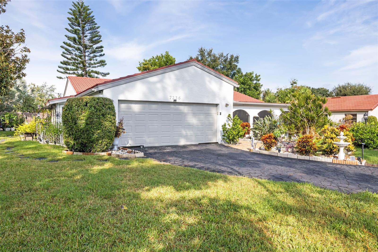 7236 LAS CASAS DR, Sarasota, FL 34243