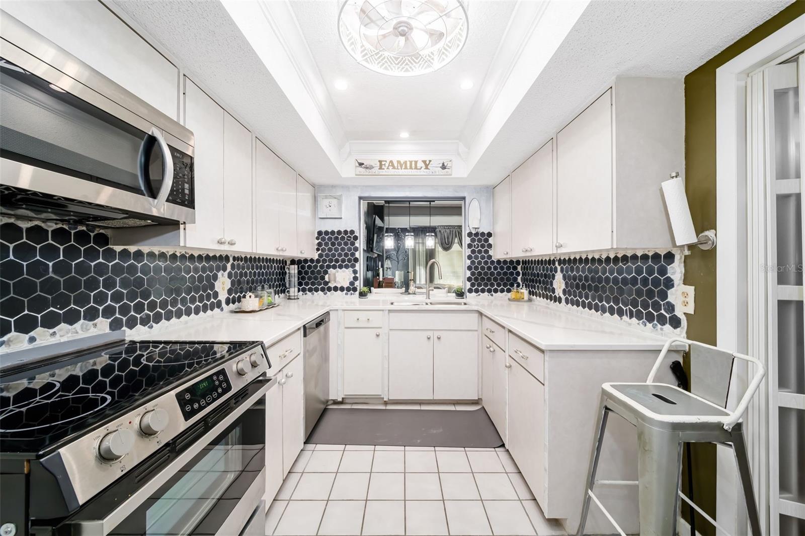 7236 LAS CASAS DR, Sarasota, FL 34243