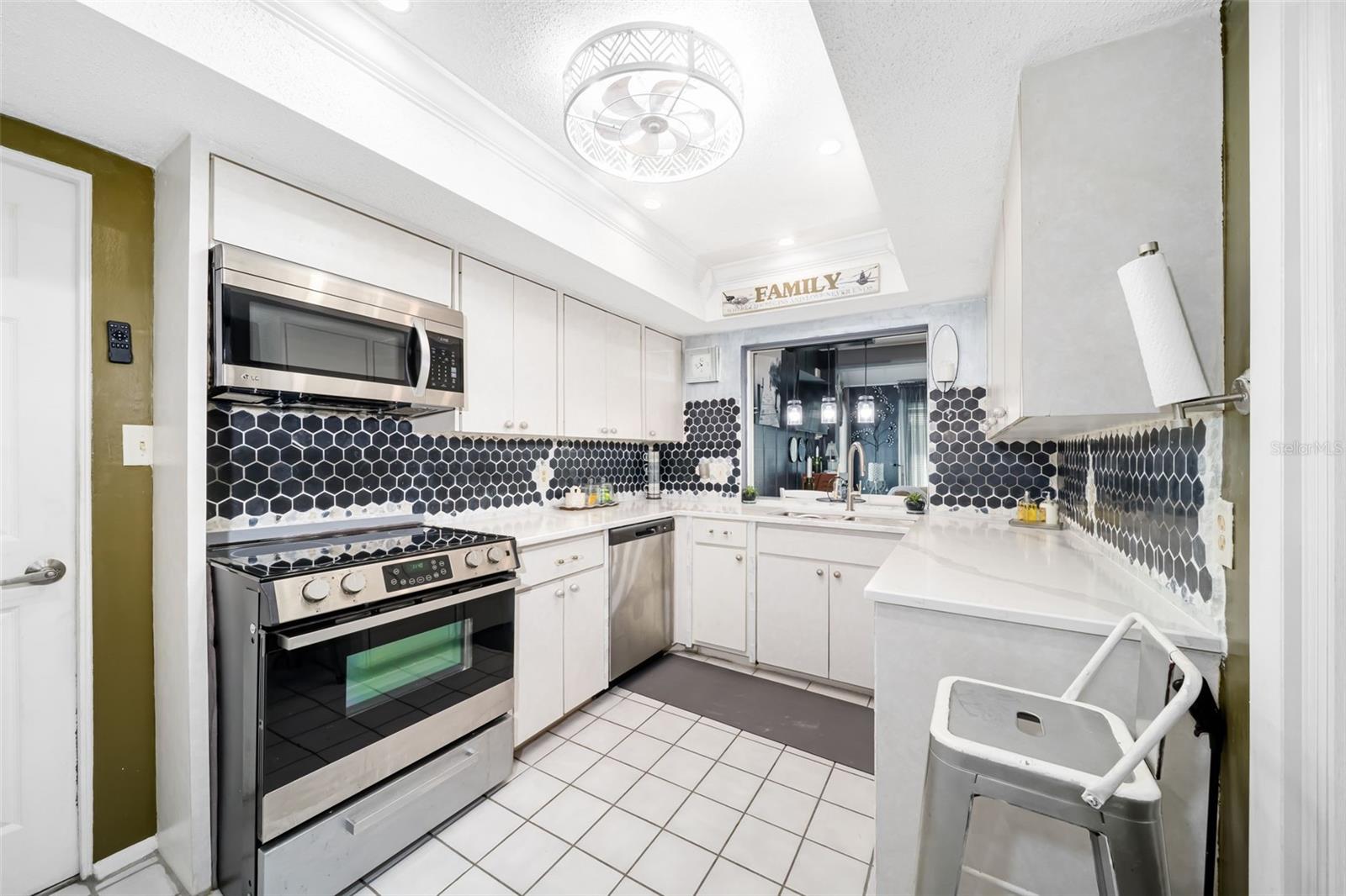 7236 LAS CASAS DR, Sarasota, FL 34243