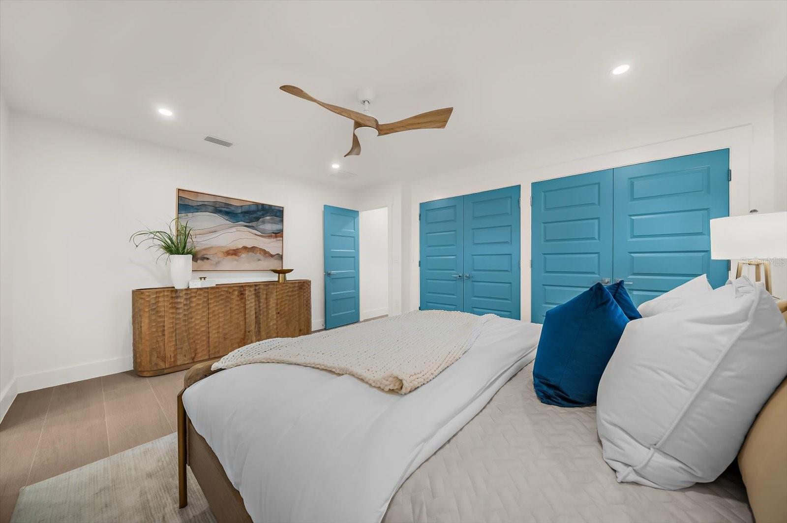 10304 Kingfisher Rd W - Primary Bedroom