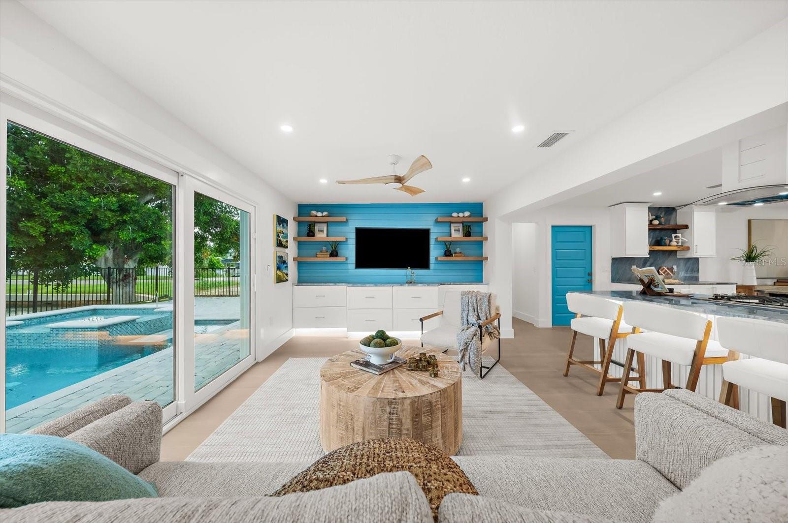 10304 Kingfisher Rd W - Family Room