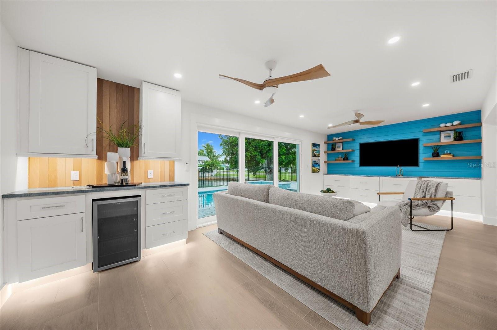 10304 Kingfisher Rd W - Family Room