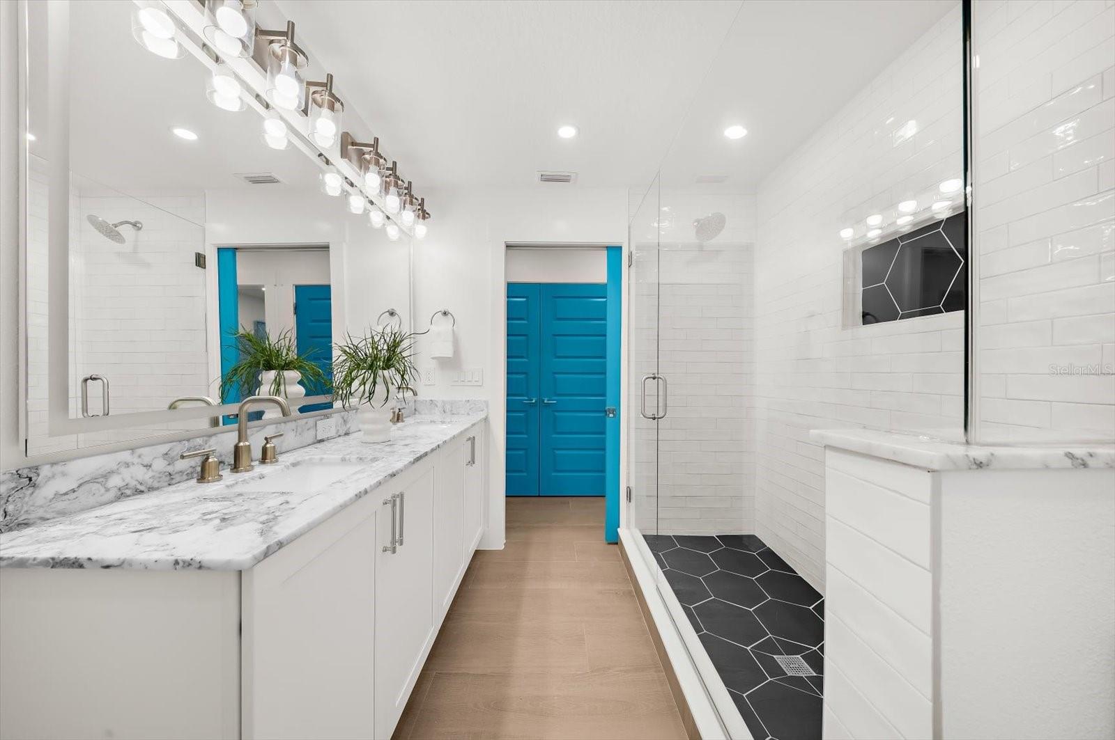 10304 Kingfisher Rd W - Guest Bathroom