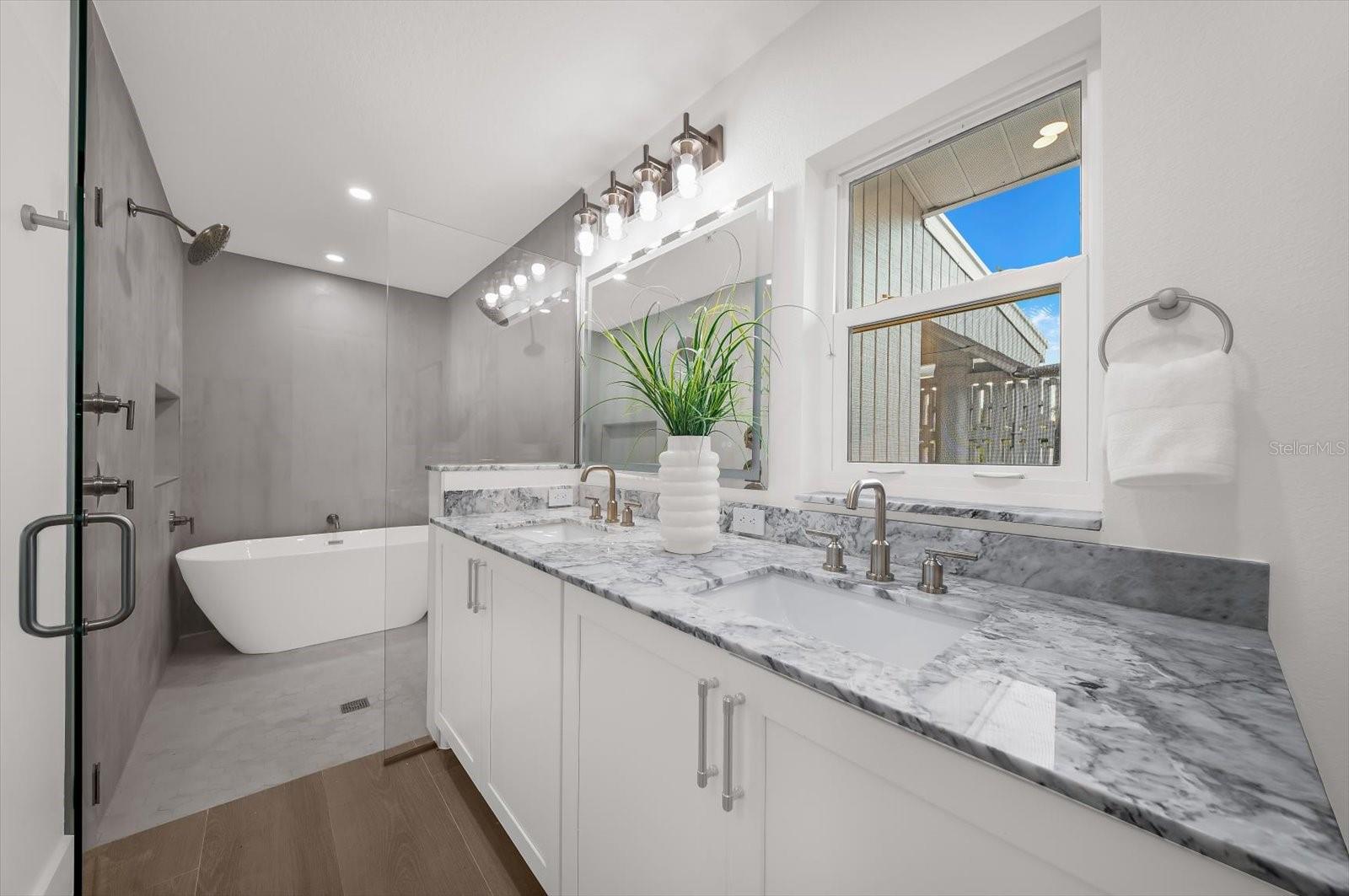 10304 Kingfisher Rd W - Primary Bathroom