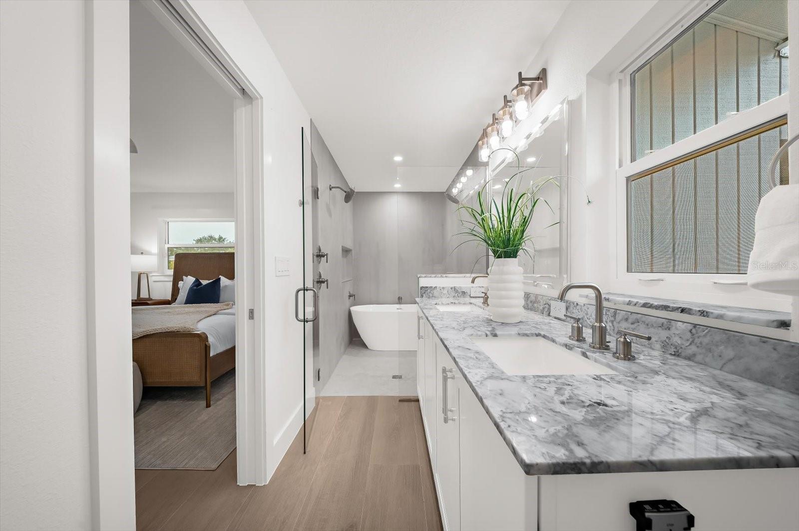 10304 Kingfisher Rd W - Primary Bathroom
