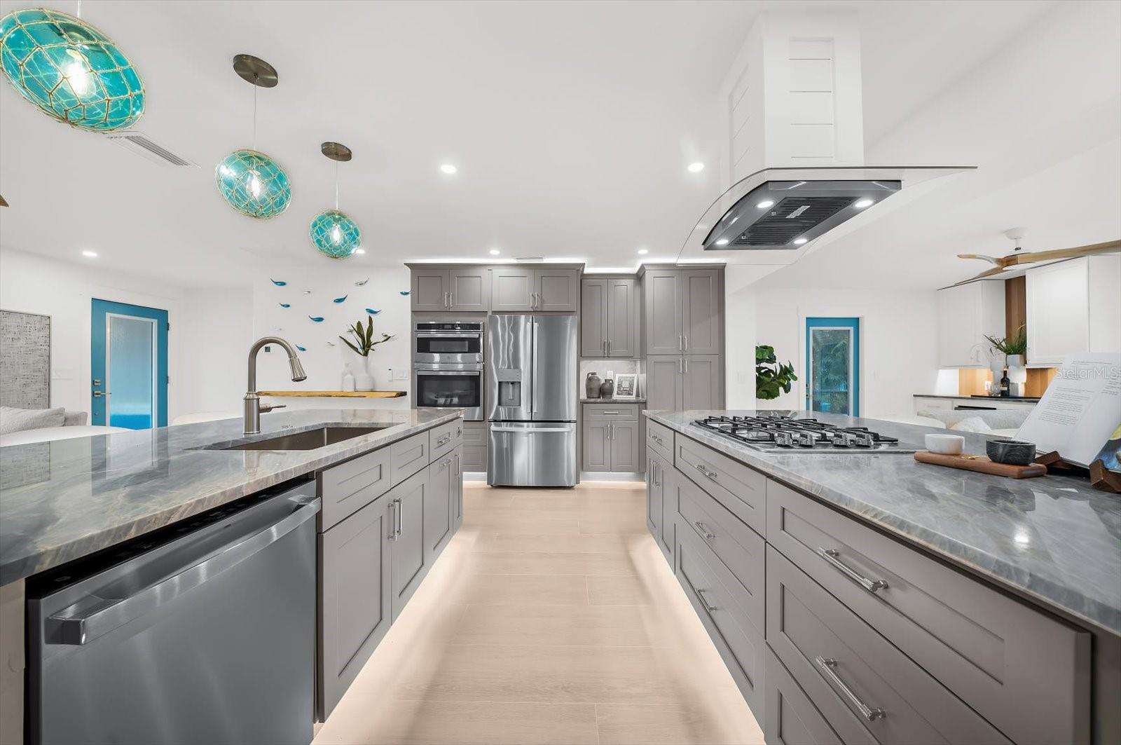 10304 Kingfisher Rd W - Kitchen