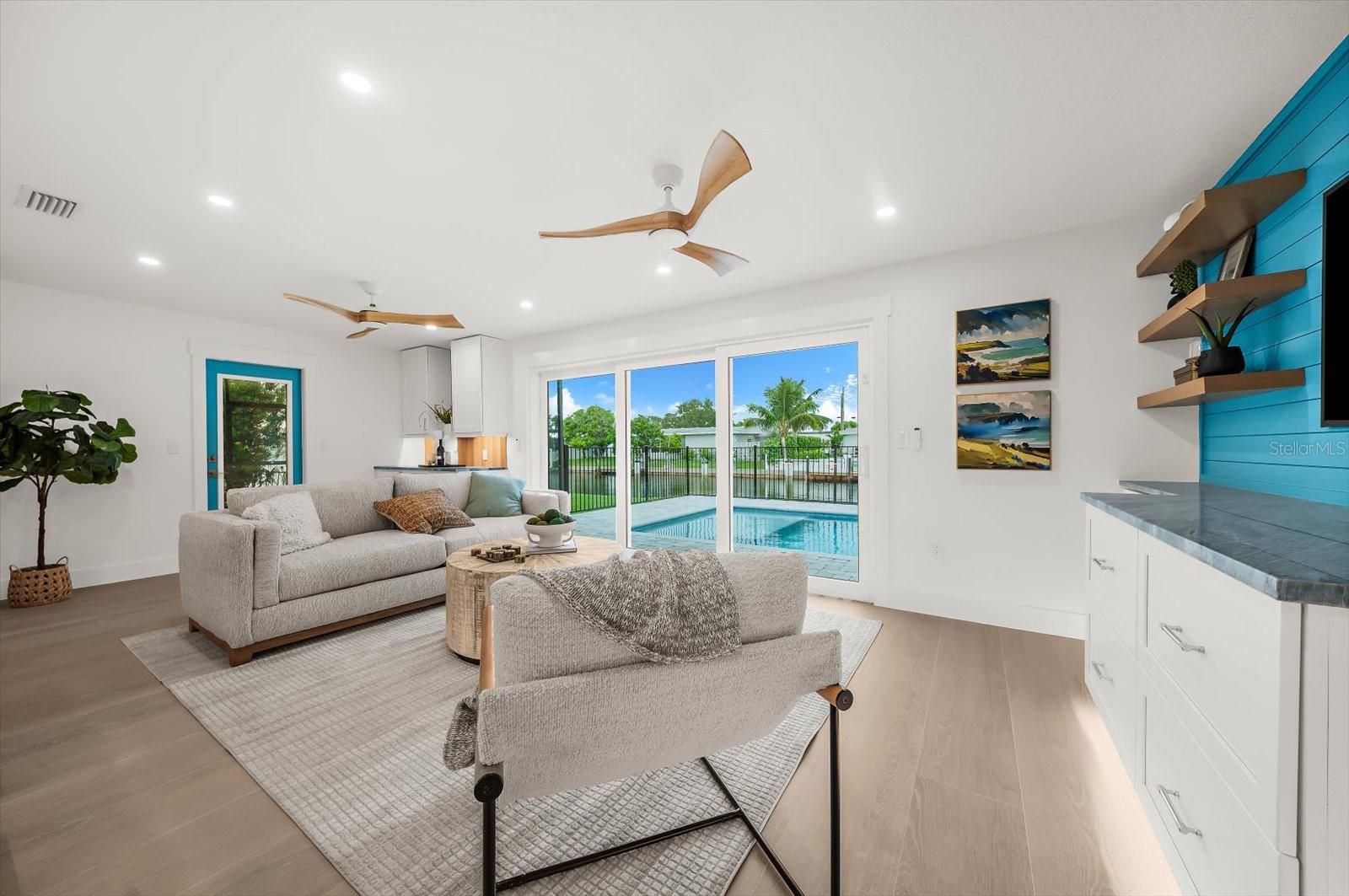 10304 Kingfisher Rd W - Family Room