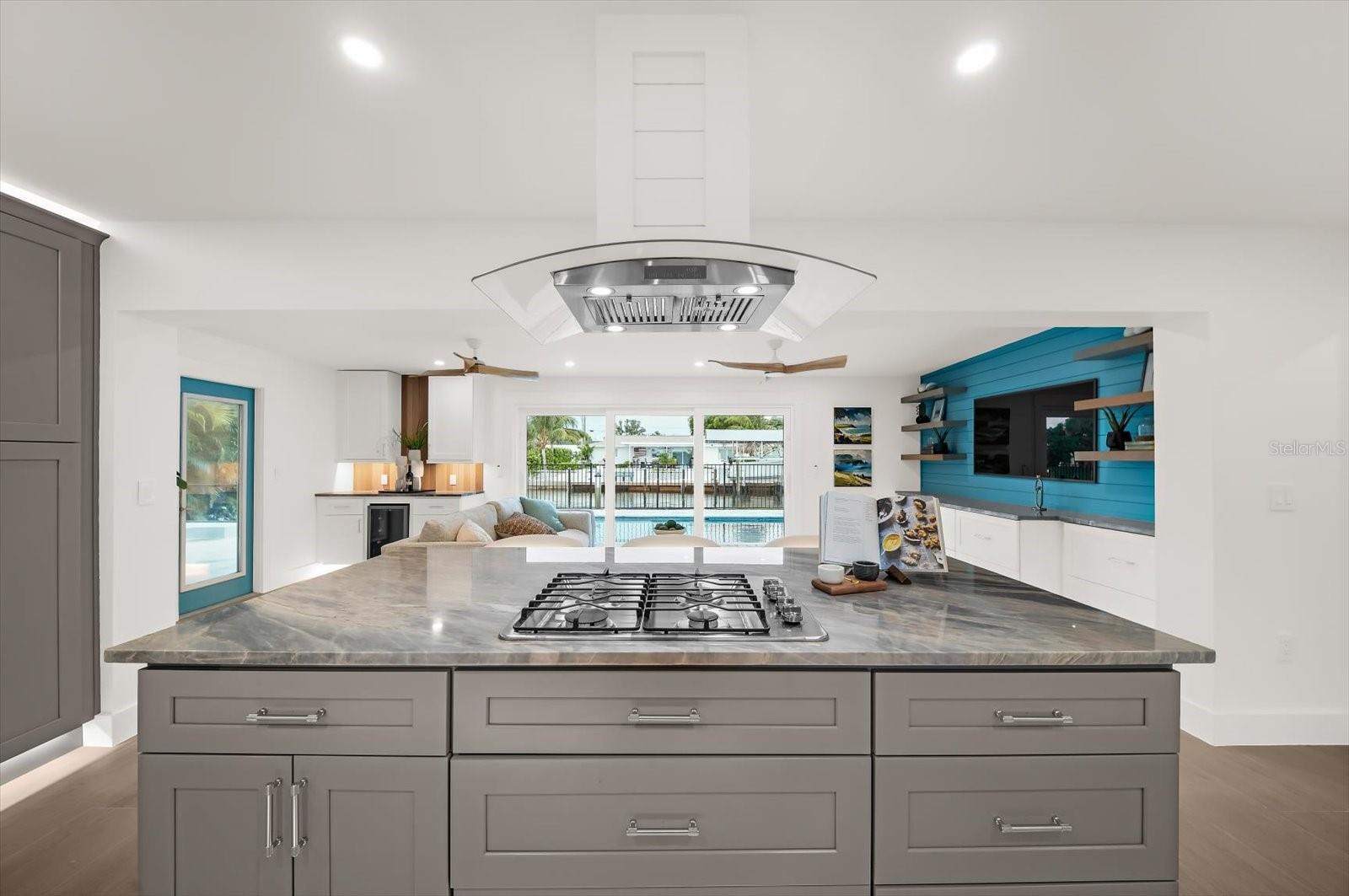 10304 Kingfisher Rd W - Kitchen