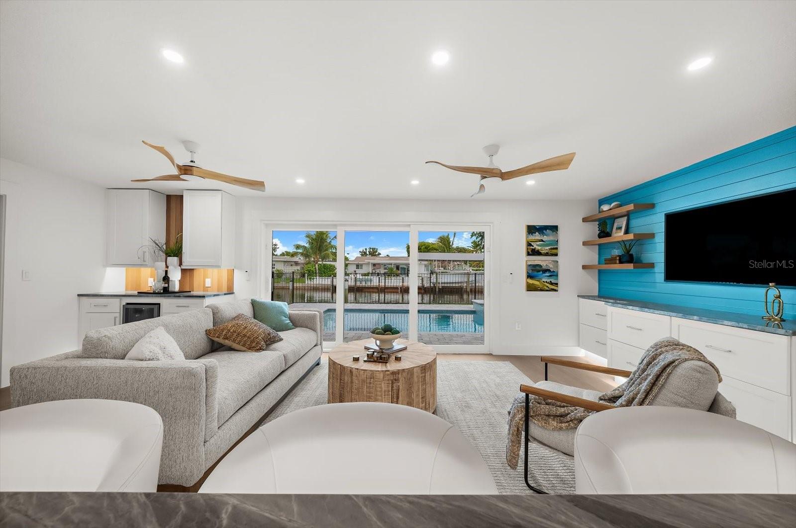 10304 Kingfisher Rd W - Family Room