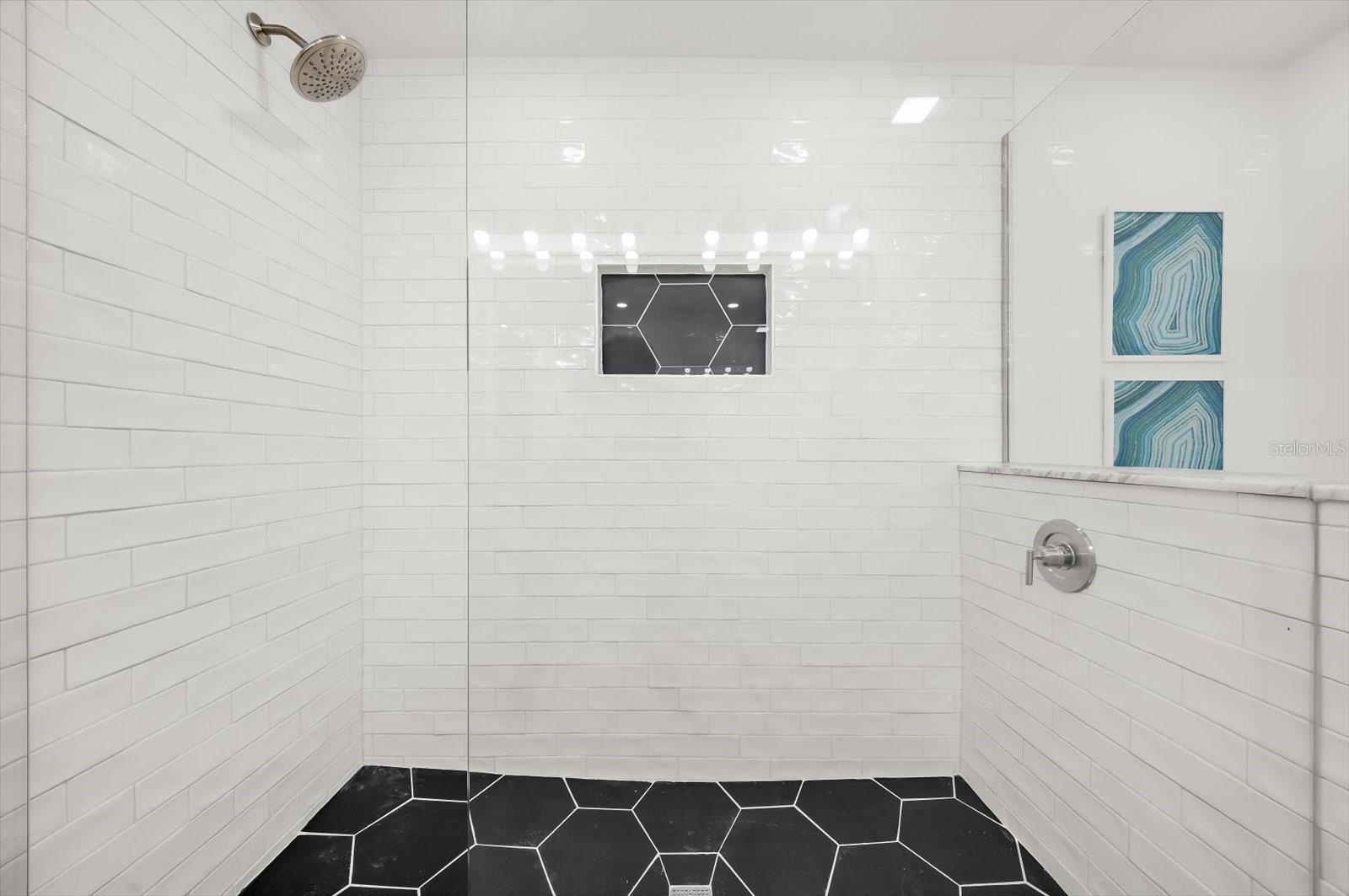 10304 Kingfisher Rd W - Bathroom
