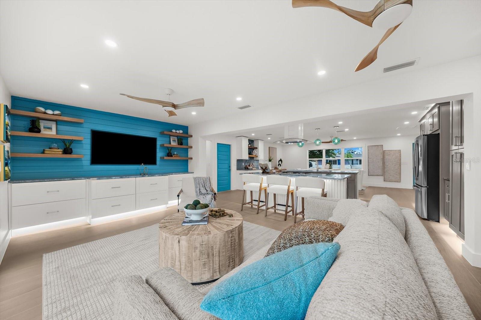 10304 Kingfisher Rd W - Family Room