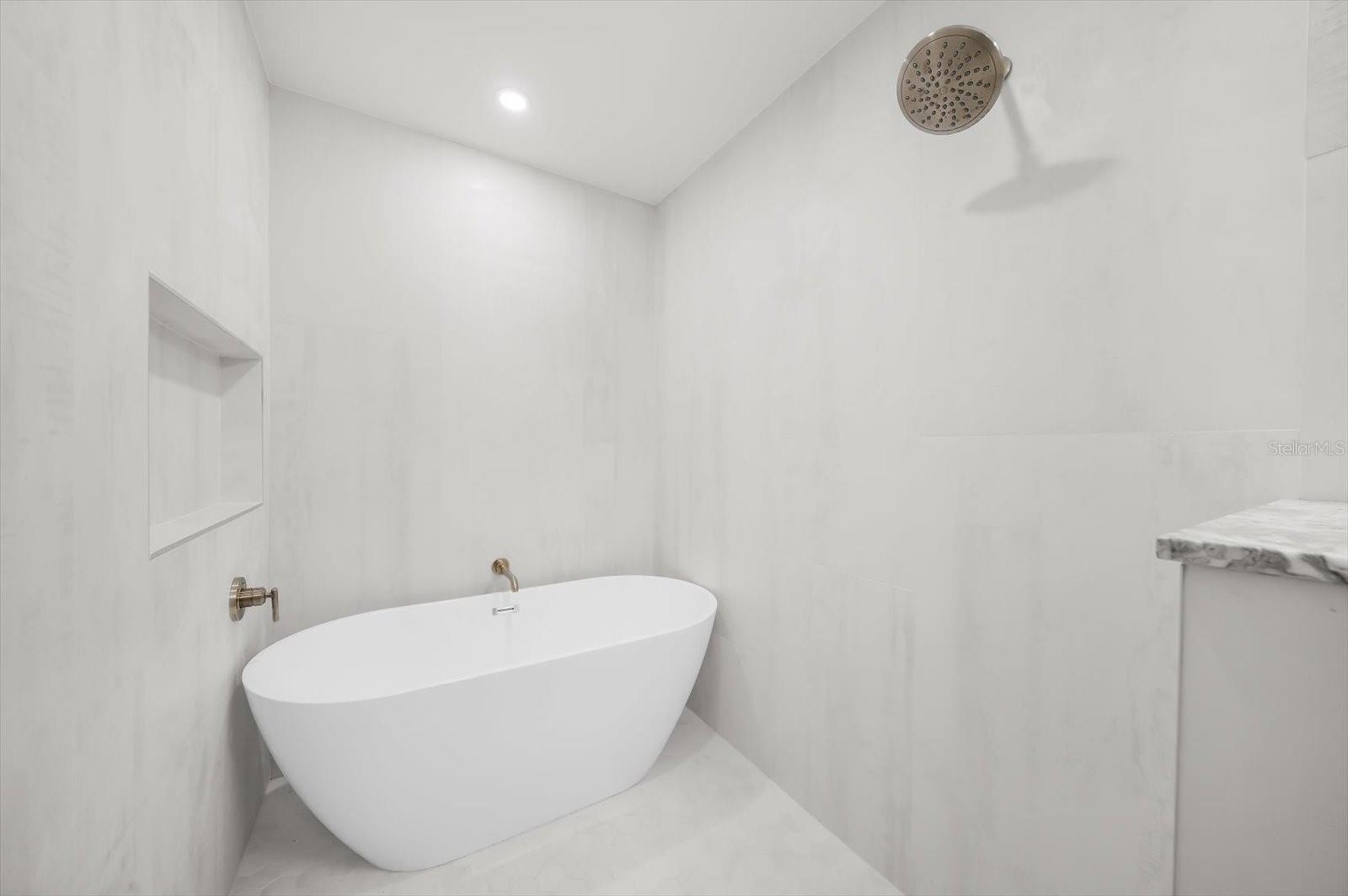 10304 Kingfisher Rd W - Primary Bathroom