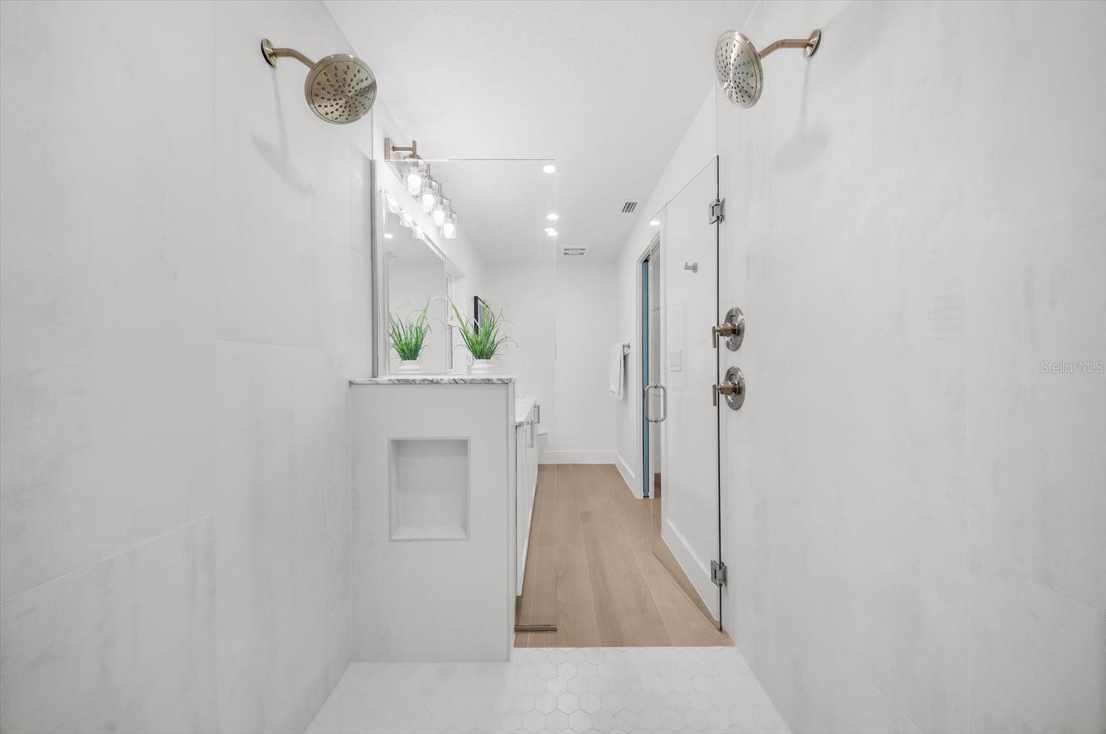 10304 Kingfisher Rd W - Primary Bathroom