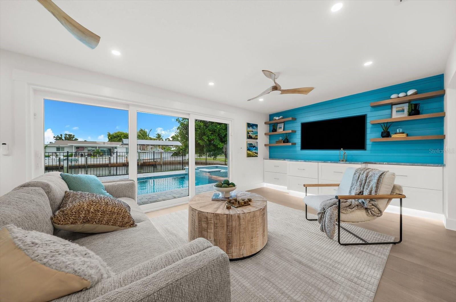 10304 Kingfisher Rd W - Family Room