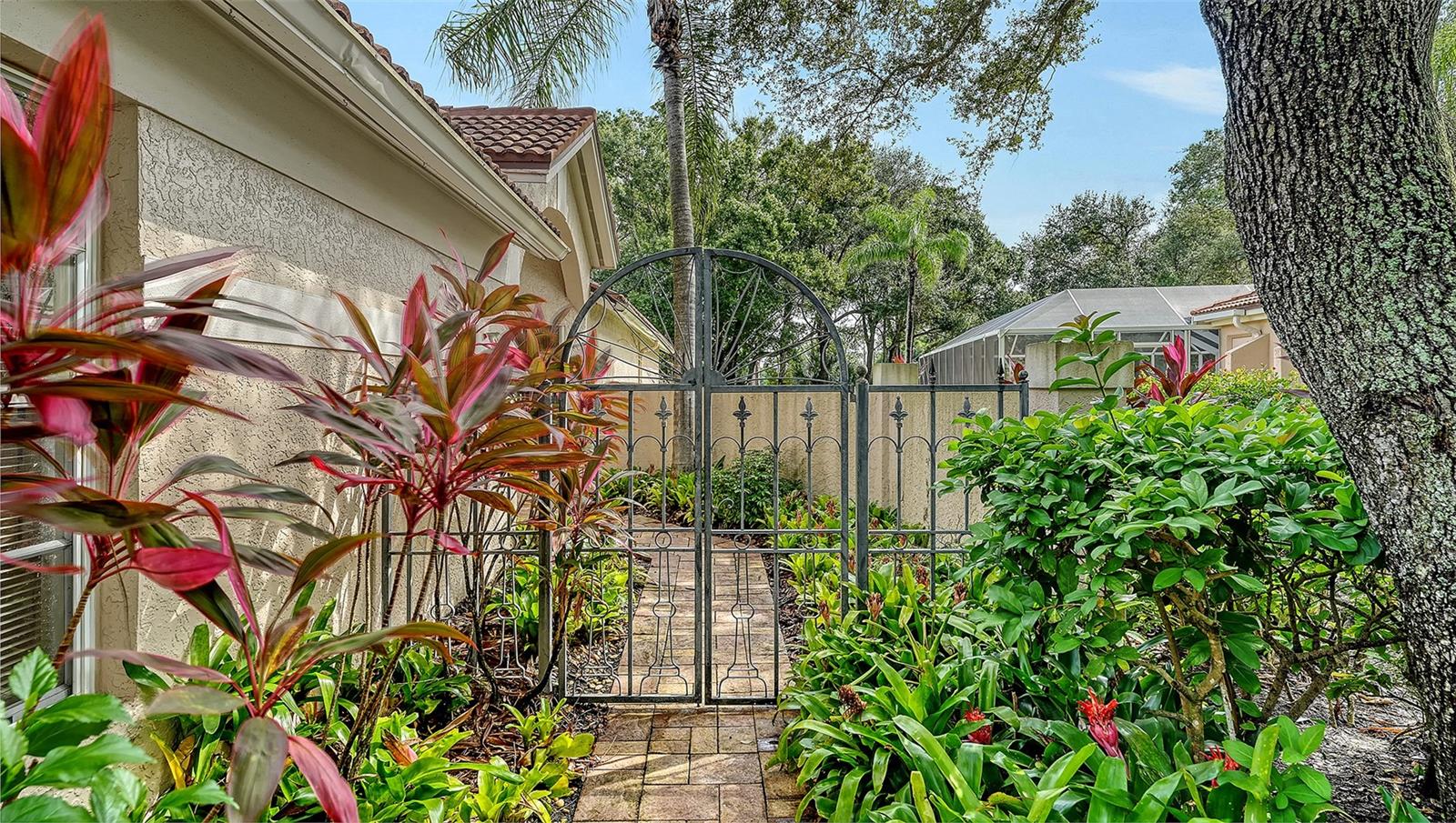 3944 LYNDHURST COURT, Sarasota, FL 34235