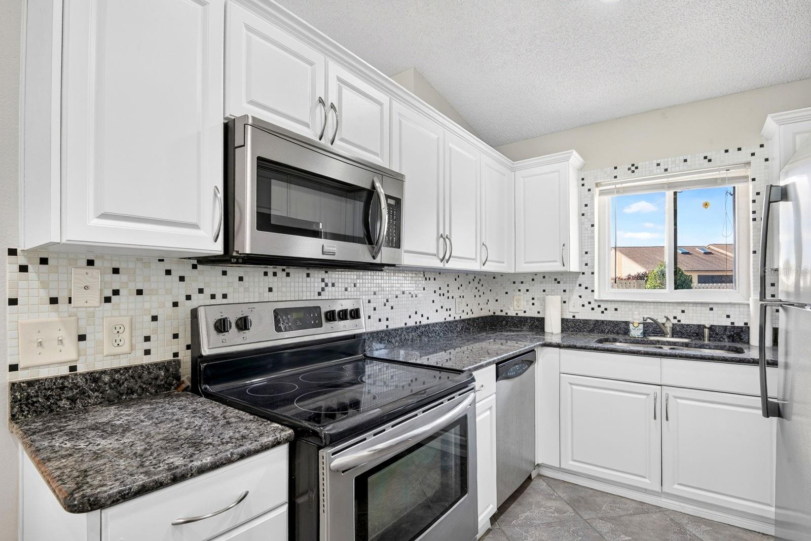 Kitchen nice and bright