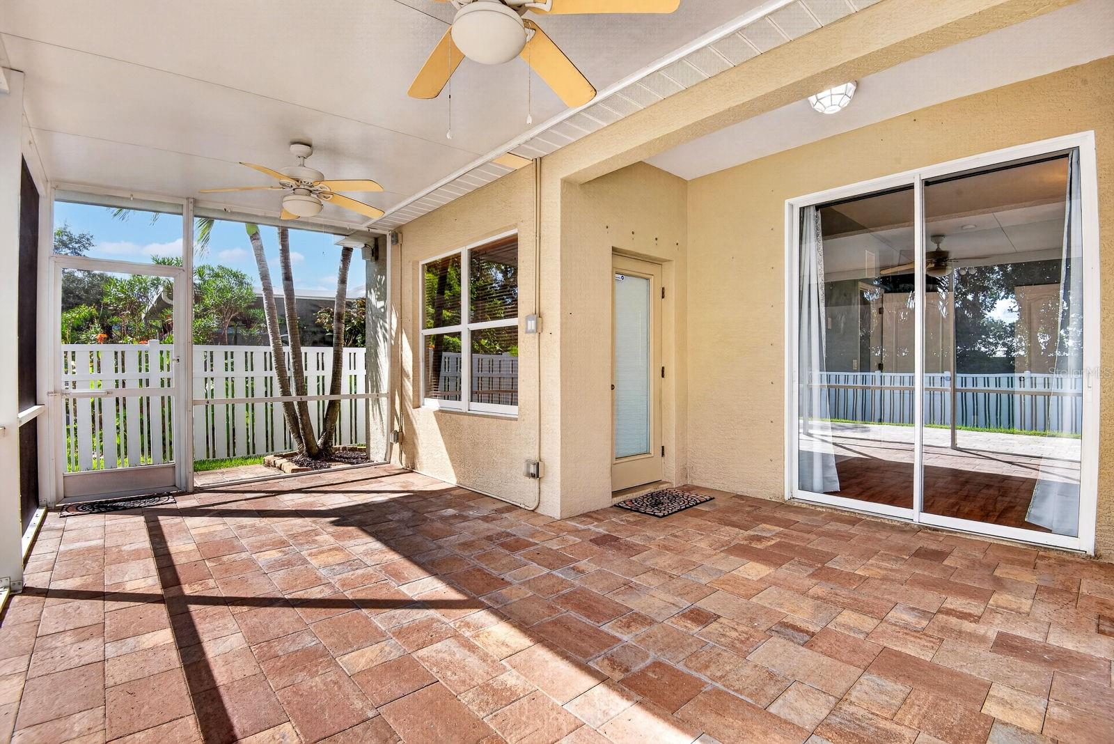 Enclosed screen lanai with pavers