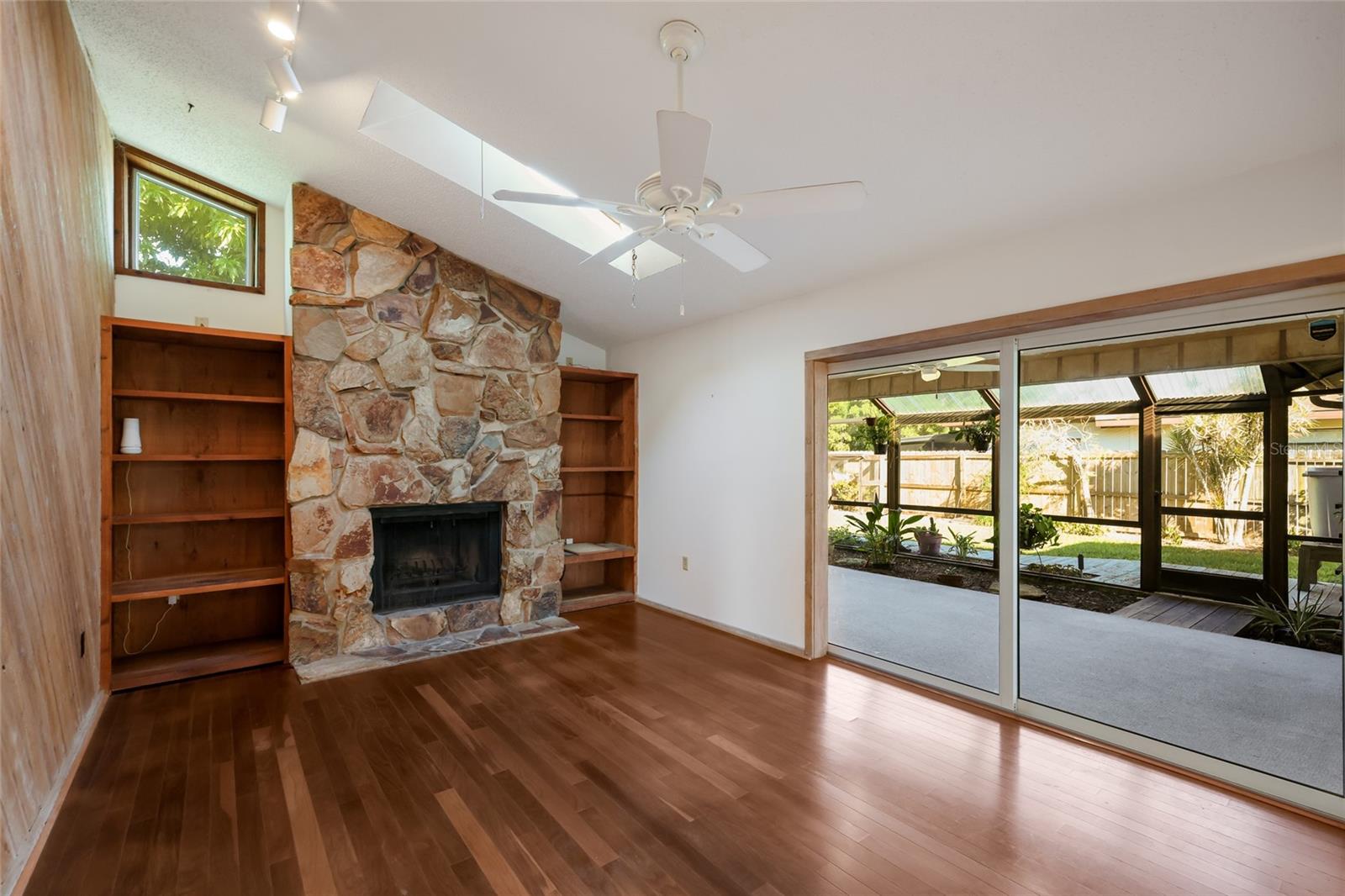 Family room w/ impact sliding pocket doors to screened in lanai