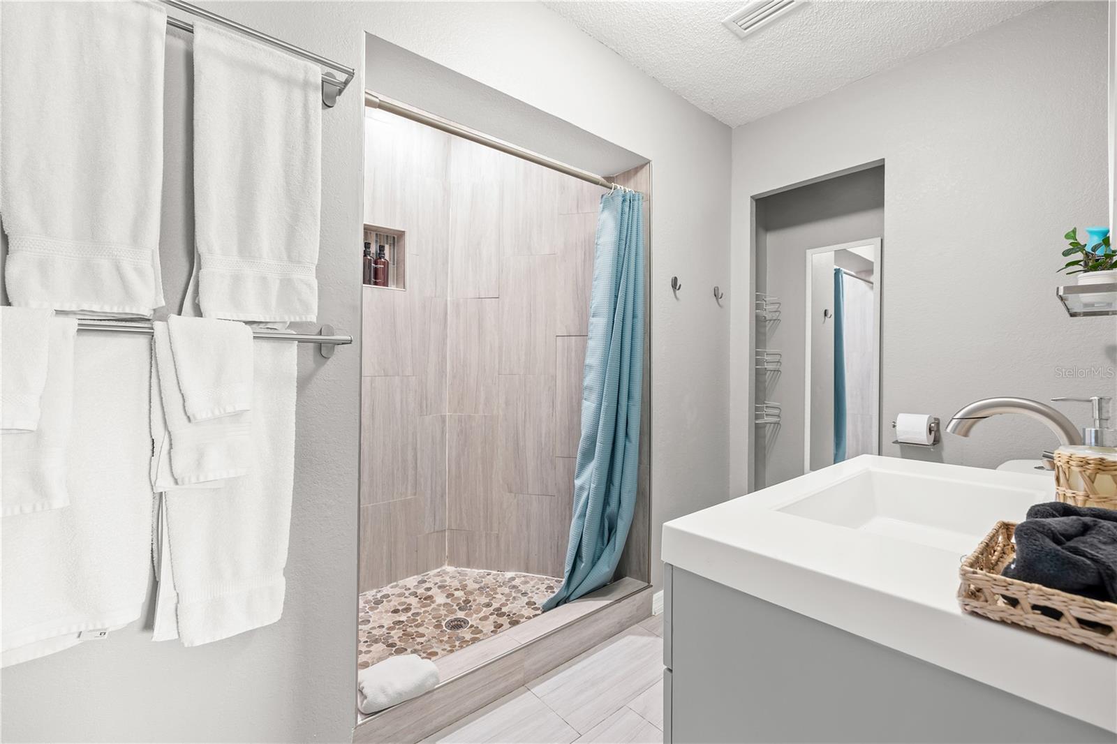 8085 24TH AVENUE N, St Petersburg, FL 33710