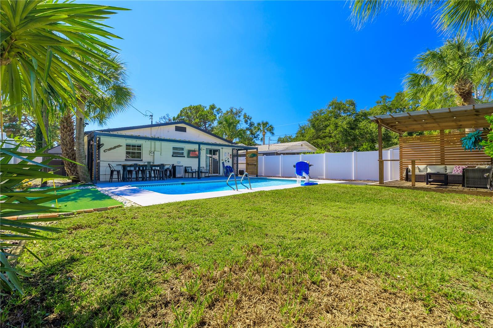 8085 24TH AVENUE N, St Petersburg, FL 33710
