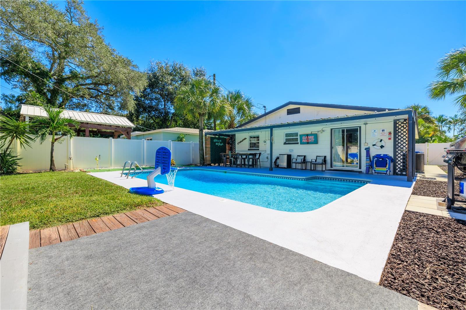 8085 24TH AVENUE N, St Petersburg, FL 33710