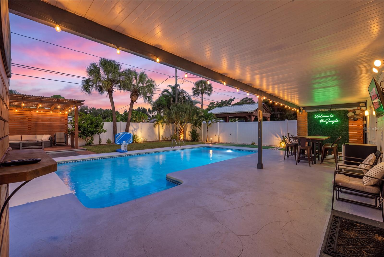 8085 24TH AVENUE N, St Petersburg, FL 33710