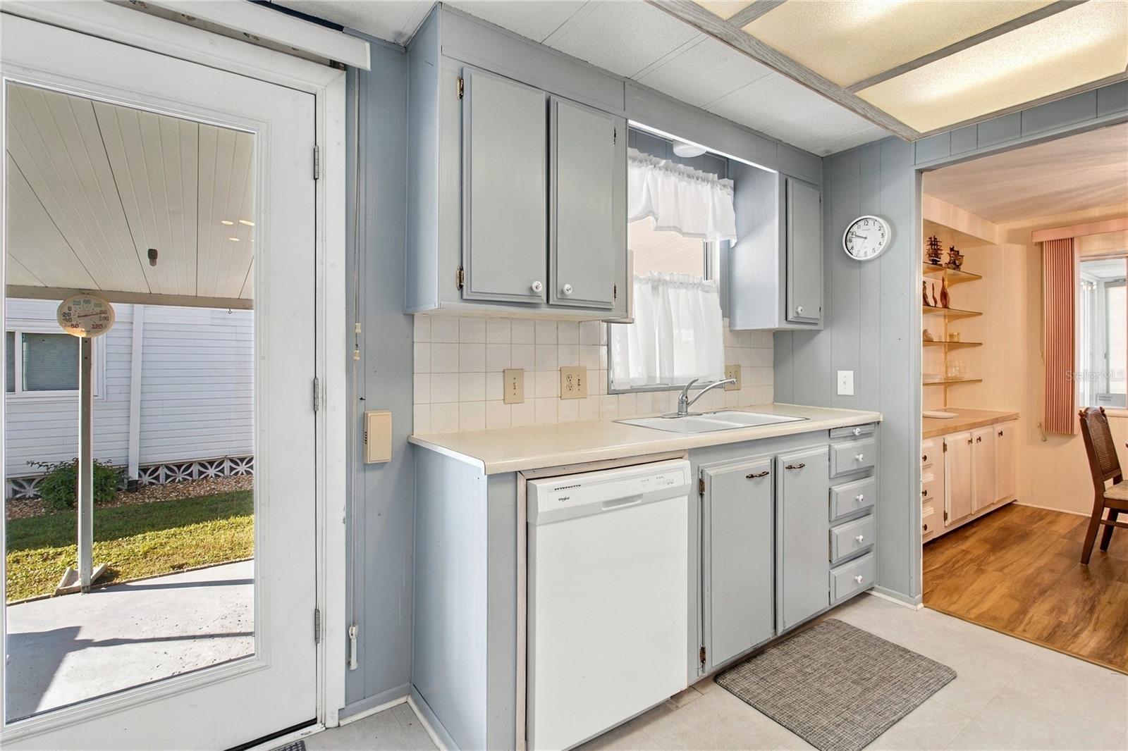 Kitchen has a Dishwasher Kitchen has a Dishwasher